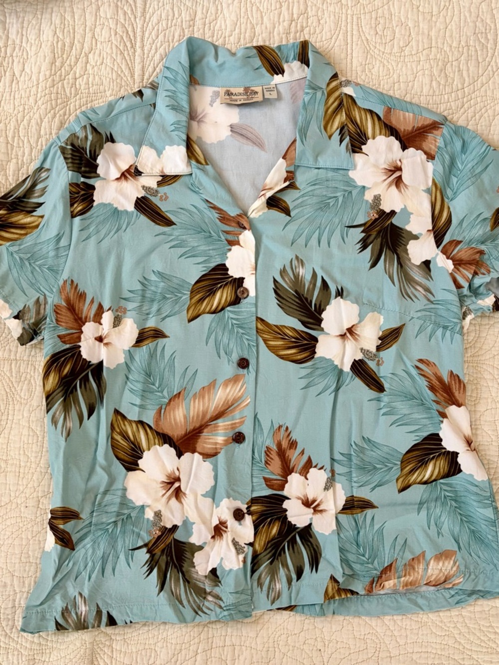 Paradise Bay Vintage Women’s Light Turquoise Floral Button-Down Aloha Shirt